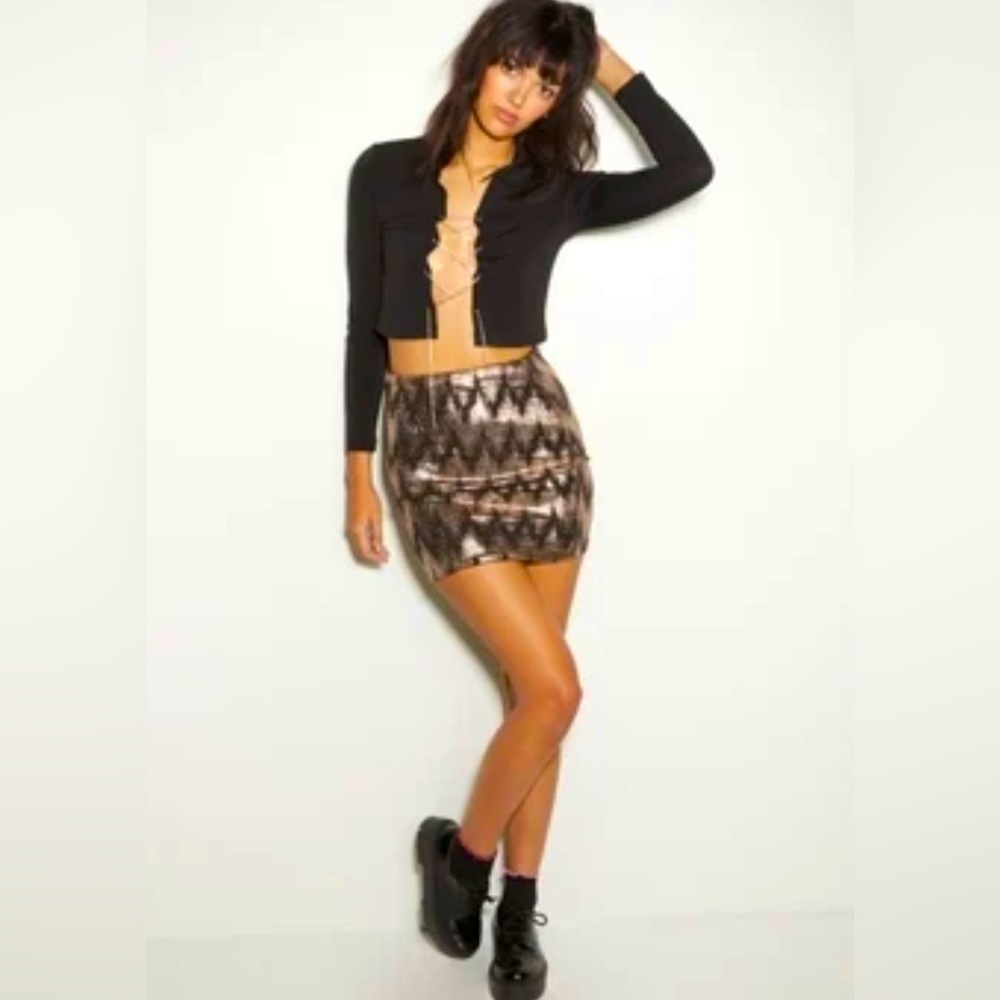 NWT Women’s Shimmer Rose Gold Chevron Stretchy Mini Skirt